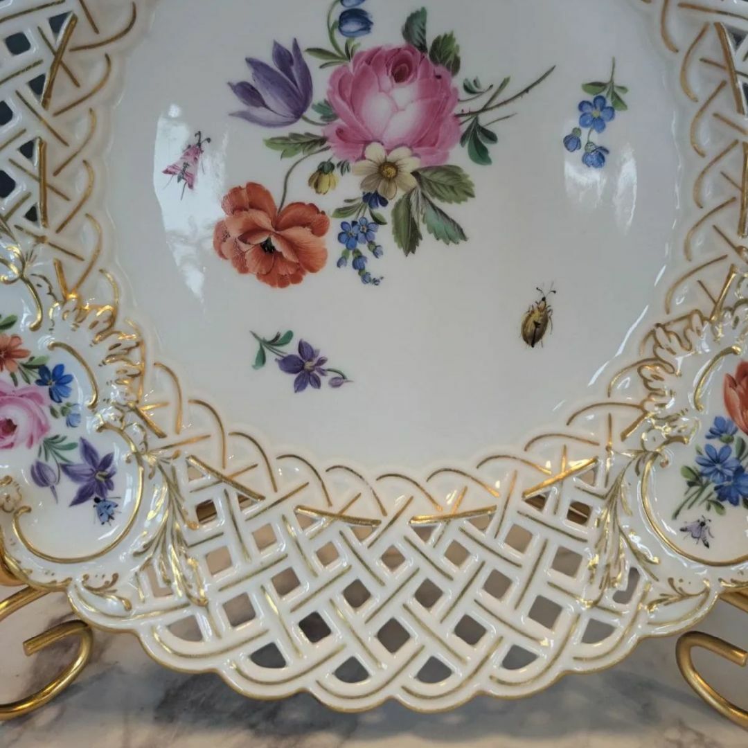 24㎝☆マイセン ピンクローズ 金彩 昆虫 ピアスエッジ 透かしプレート