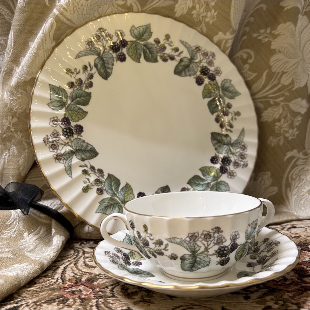 ロイヤルドルトン 八卦金彩マロン地梅花図 オクタゴナル レア 【公式通販】