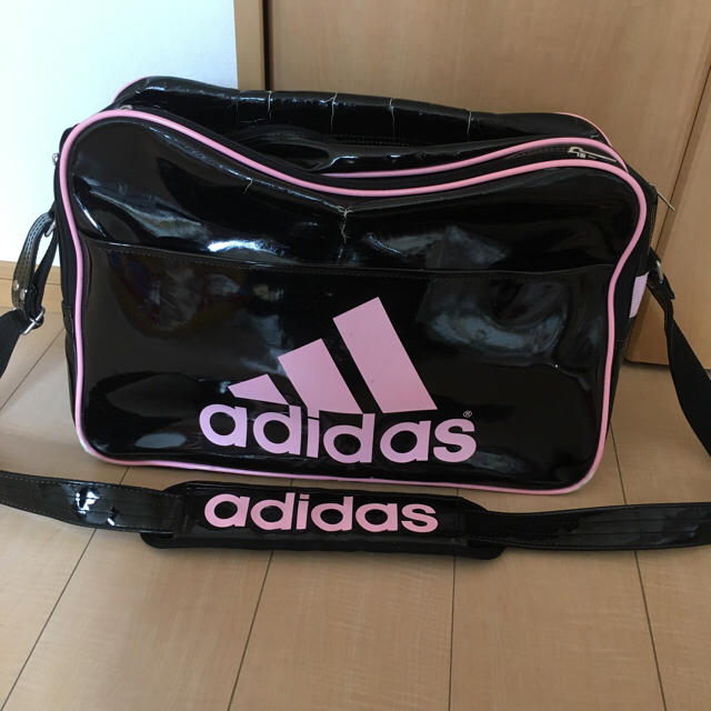 adidas - アディダス エナメルバッグ スポーツバッグの通販 by きぃ