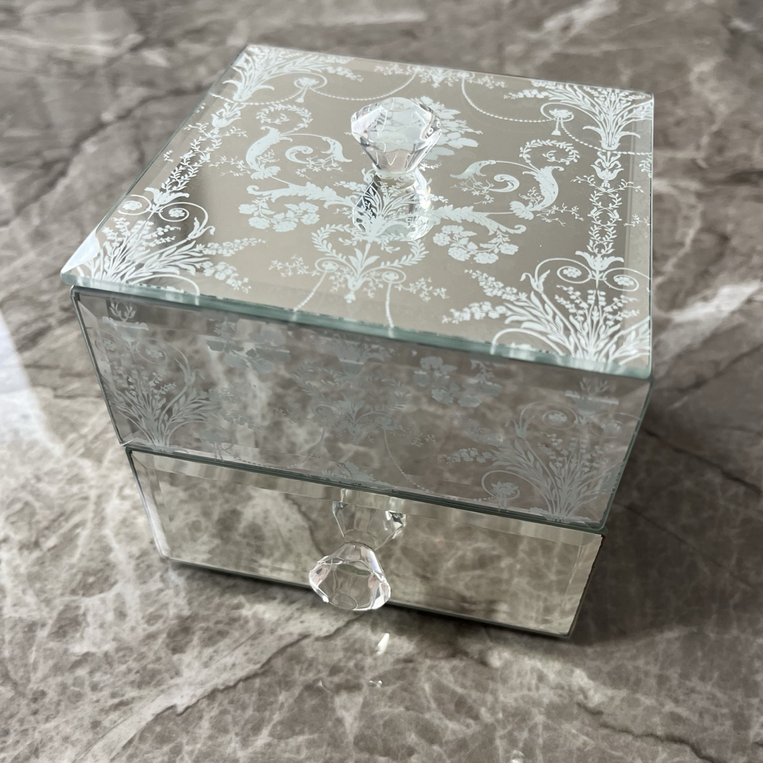 LAURA ASHLEY - [美品]ローラアシュレイ ジュエリーボックスの通販 by