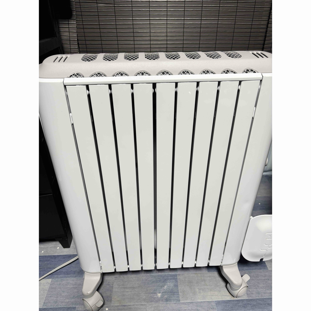 DeLonghi - デロンギ オイルヒーター 2ヶ月のみ使用の通販 by 蓮shop