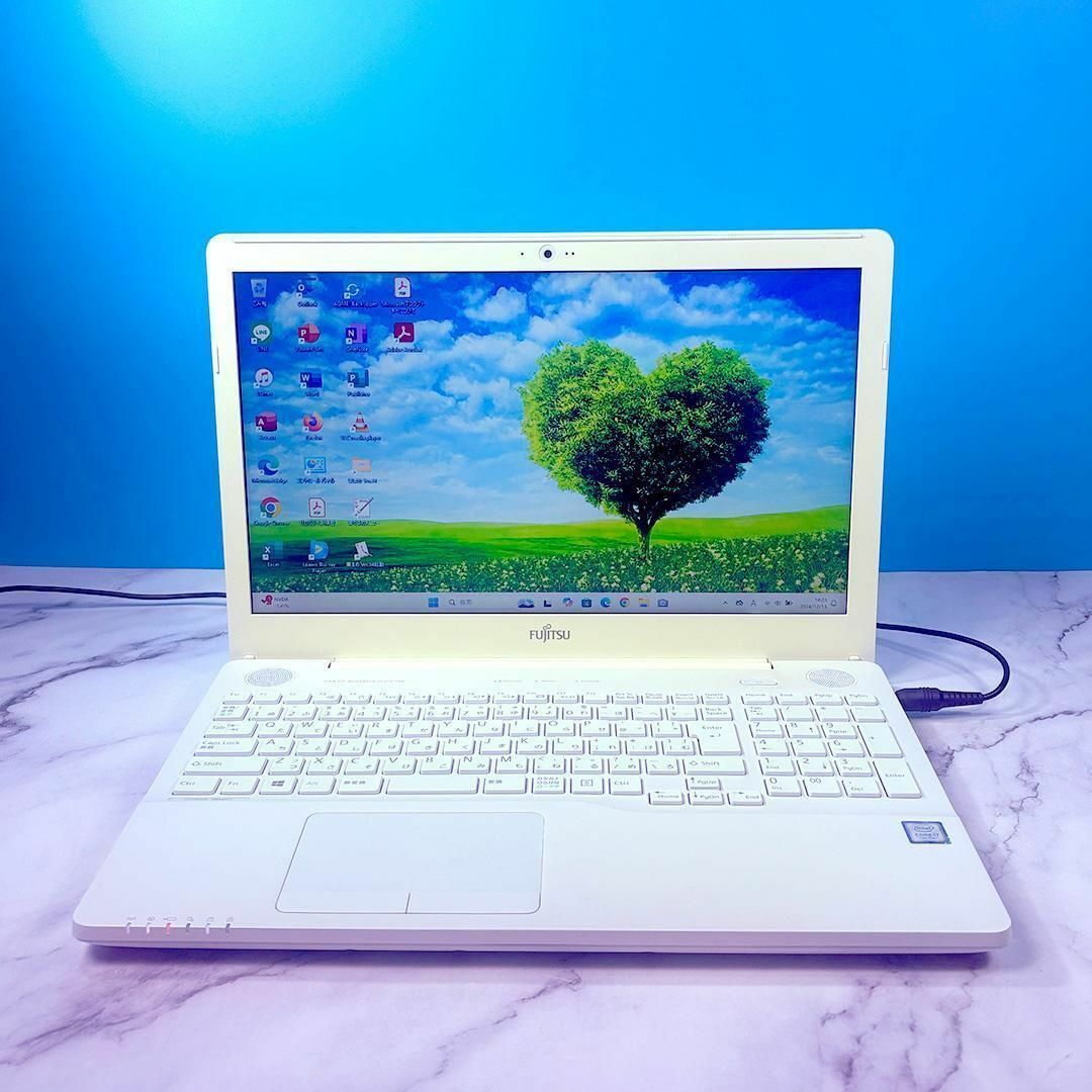 薄型✨Core i7✨SSD1TB✨16GB✨カメラ✨ノートパソコン✨ホワイト