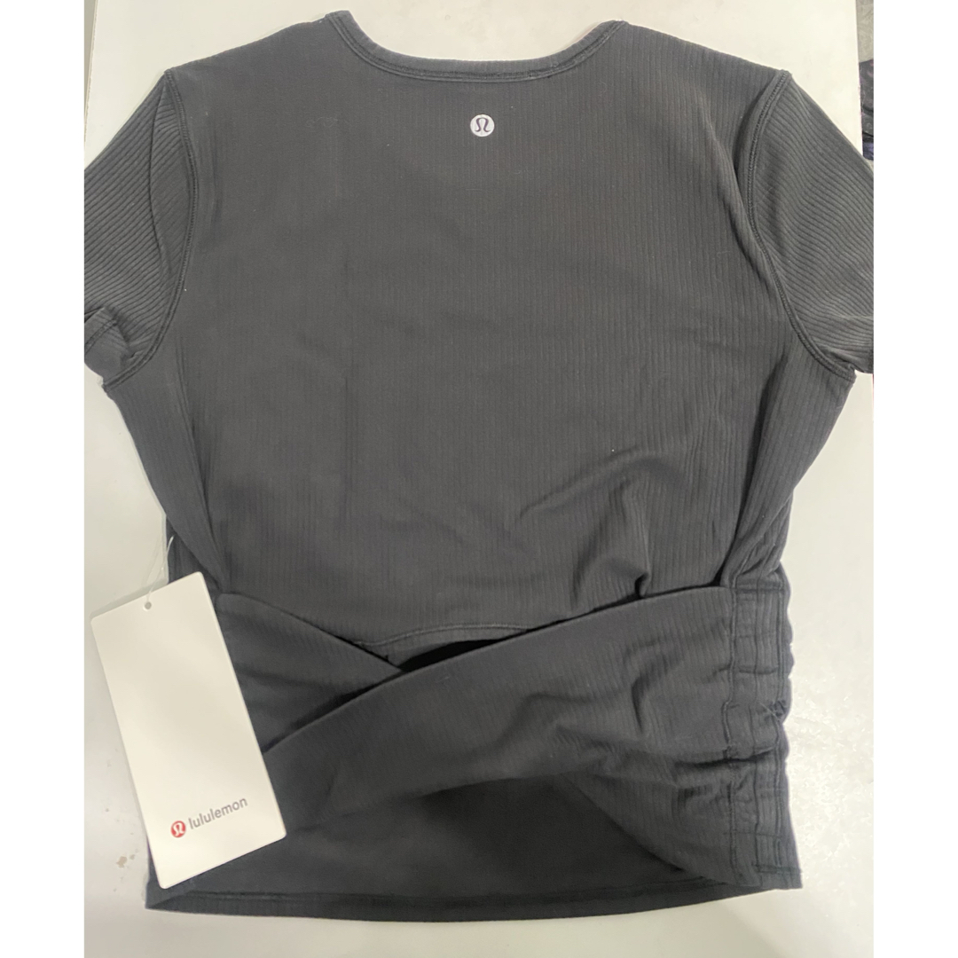lululemon - 【値下げしました】ルルレモン☆バックツイスト リブ半袖