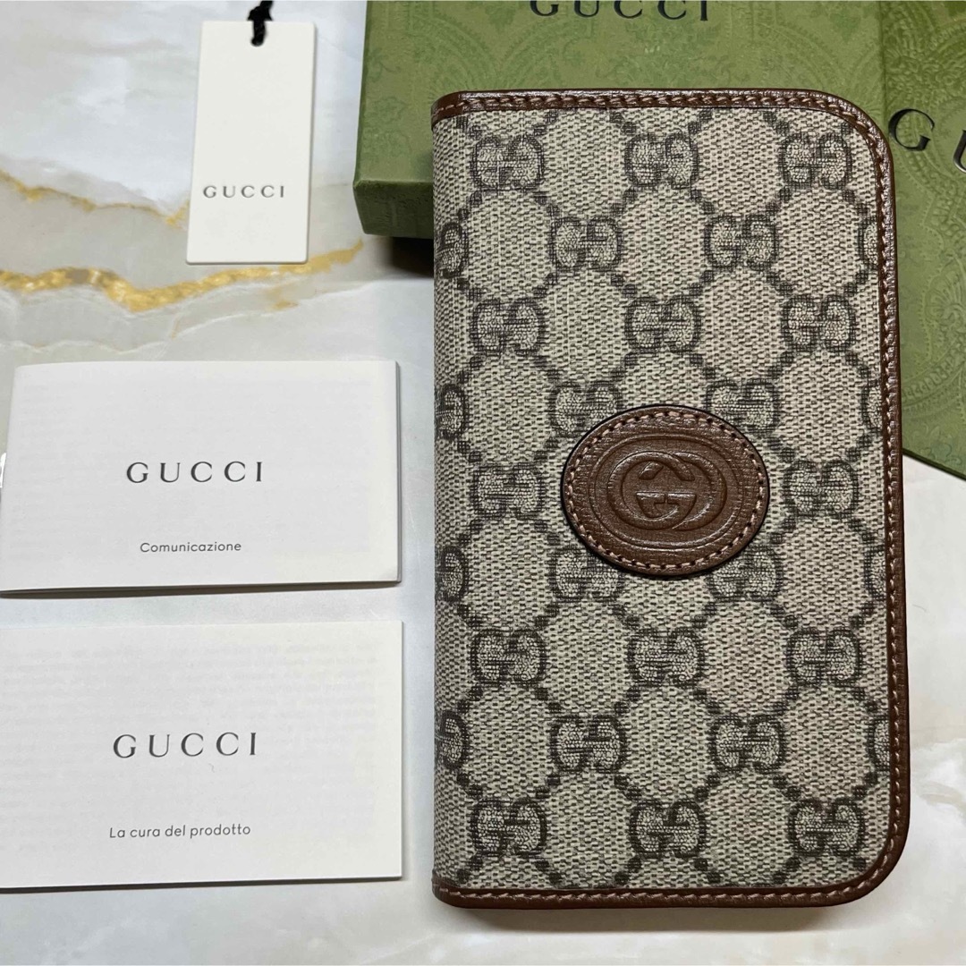 GUCCI - 【新品未使用】 GUCCI スマホケース iPhone15 手帳型 ラストの