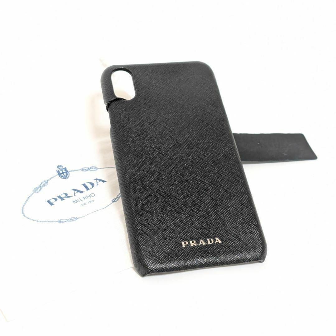 iPhoneXS MAX ケース サフィアーノレザー 黒×シルバーロゴ エンボスの