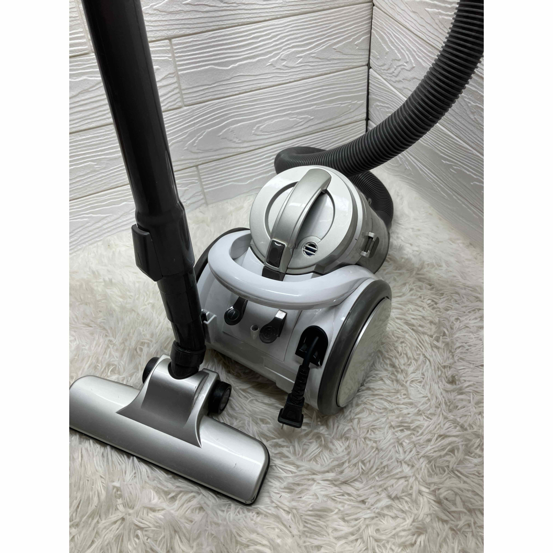 アイリスオーヤマ DKC-C100F-WHSR サイクロン掃除機 保証付きの通販 by