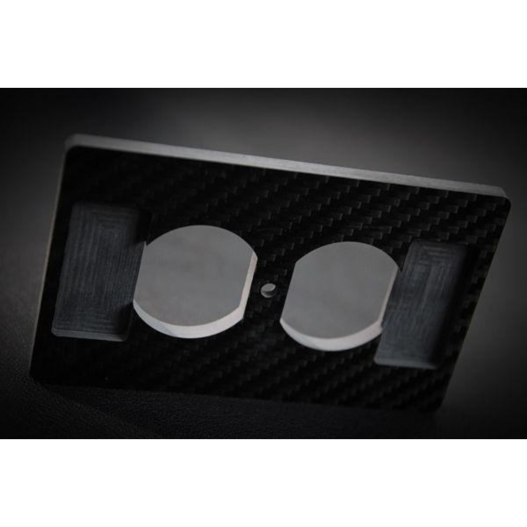 特注品 ドライカーボン製 高級 ハイエンド コンセント プレート C
