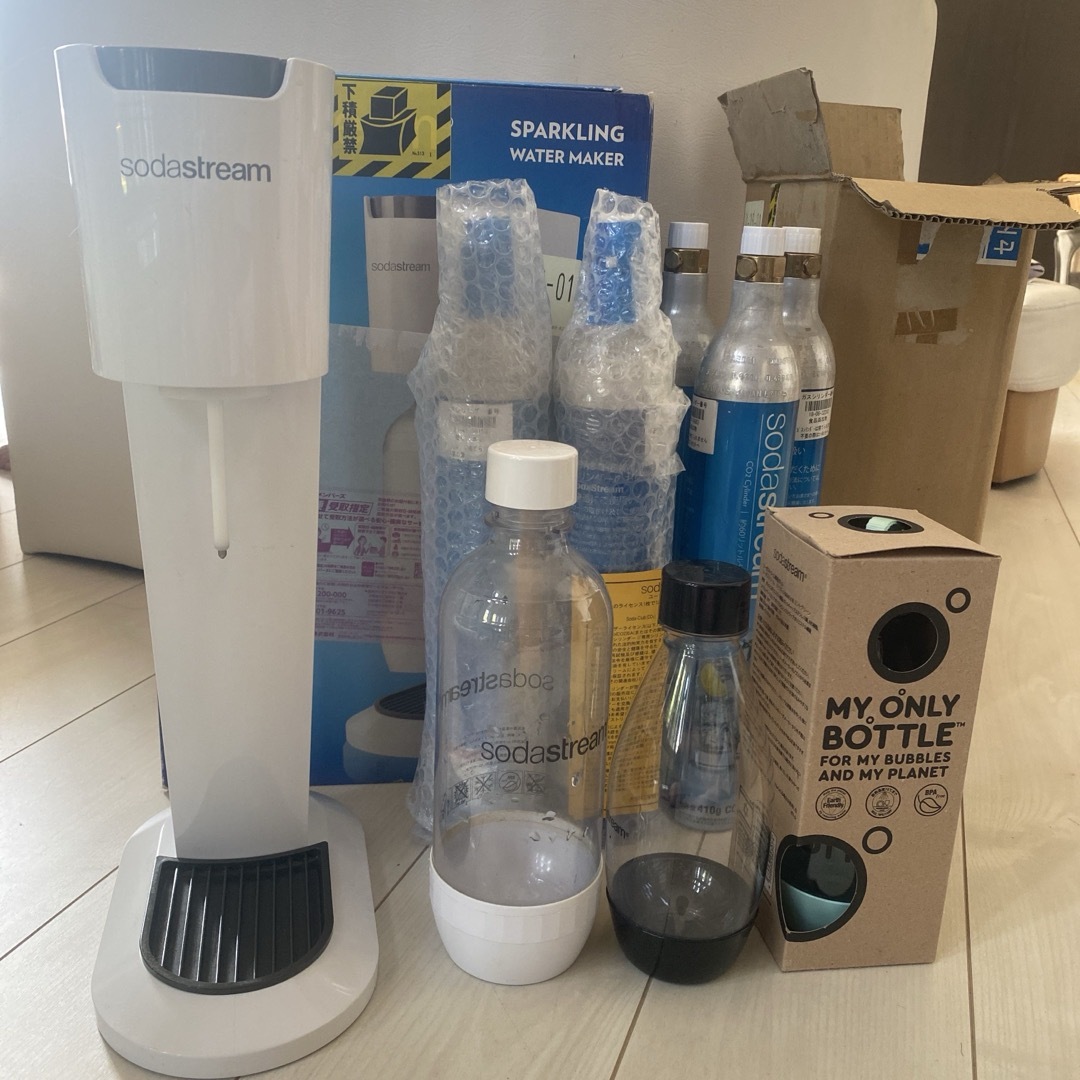 値引き！ソーダストリーム 本体 ボトル3本 ガスシリンダー2本 空