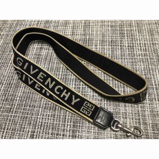 GIVENCHY（ネックレス）のフリマアイテム一覧