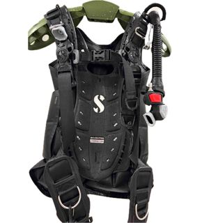 SCUBAPRO - SCUBAPRO Xtender Quattro DW40-4A10 中古品の通販 by MIA