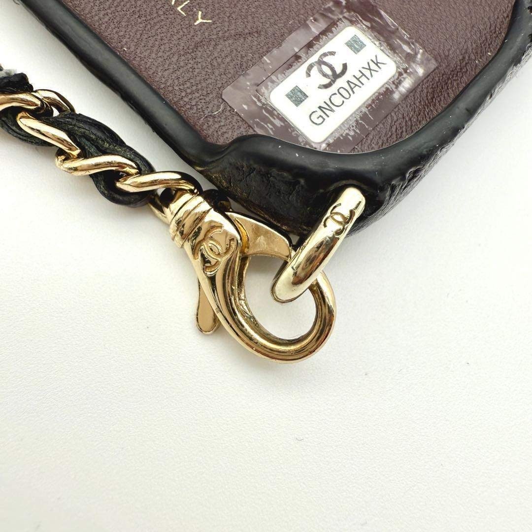 CHANEL - CHANEL キャビアスキン iPhone 15 Pro ケース レザーチェーン