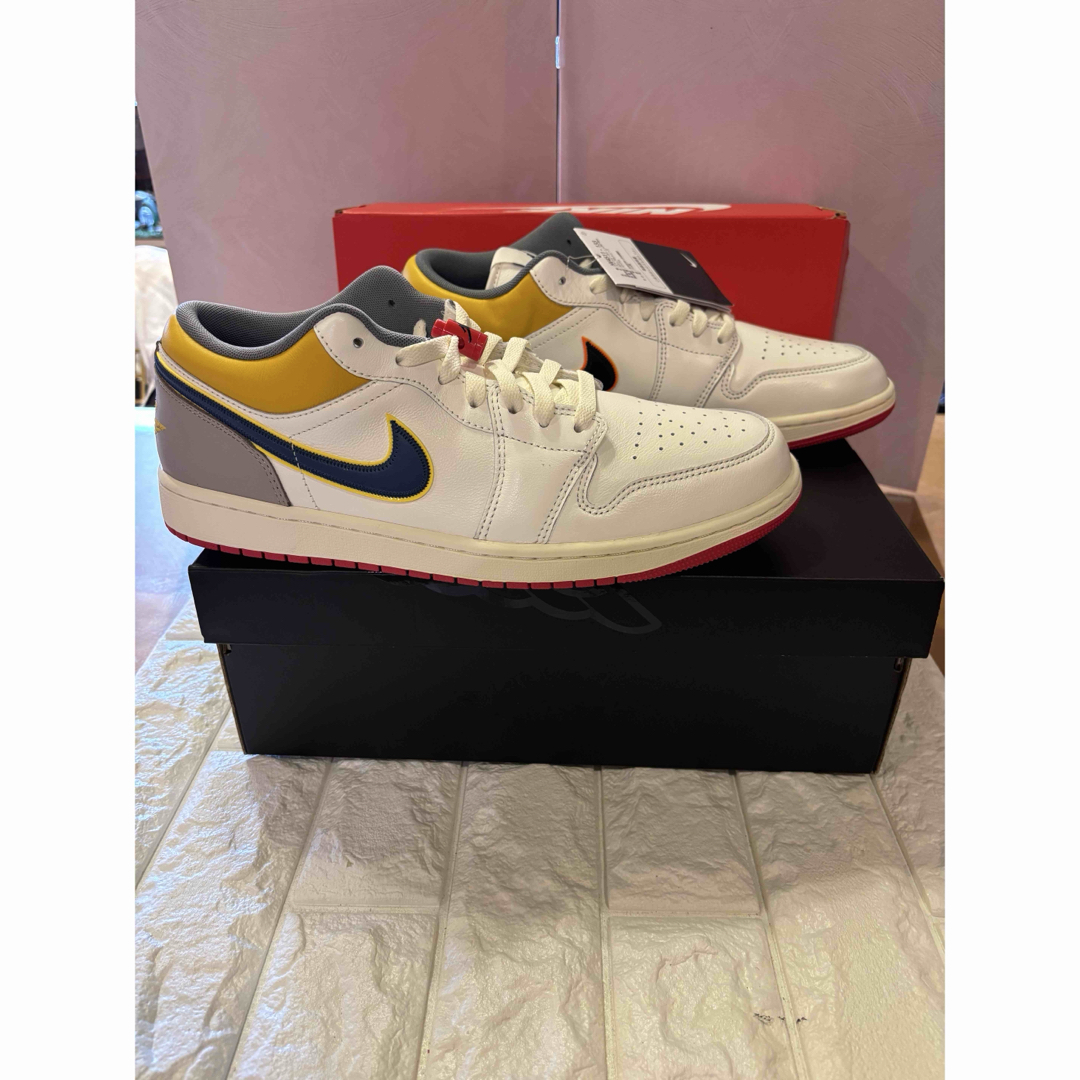 Nike Air Jordan 1 Low ホワイト/イエロー/グレー/ネイビーの通販はau