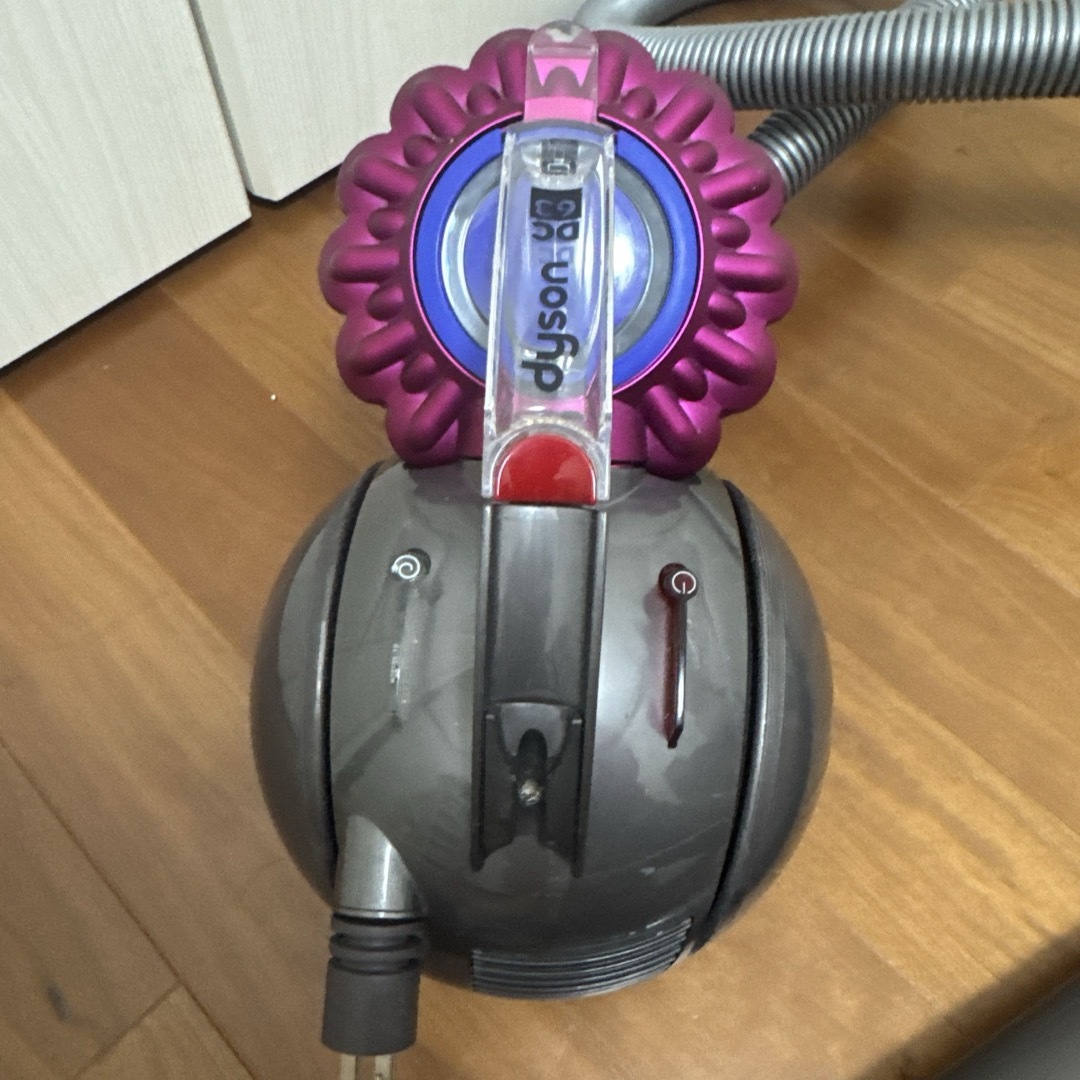 Dyson - ダイソン 掃除機 DC63の通販 by ケンシロウ's shop｜ダイソン