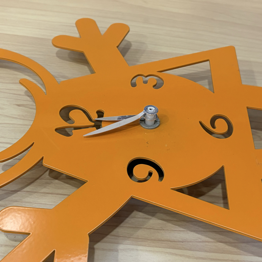 アルティ エ メスティエリ オレンジ色 掛時計 子供部屋にの通販 by