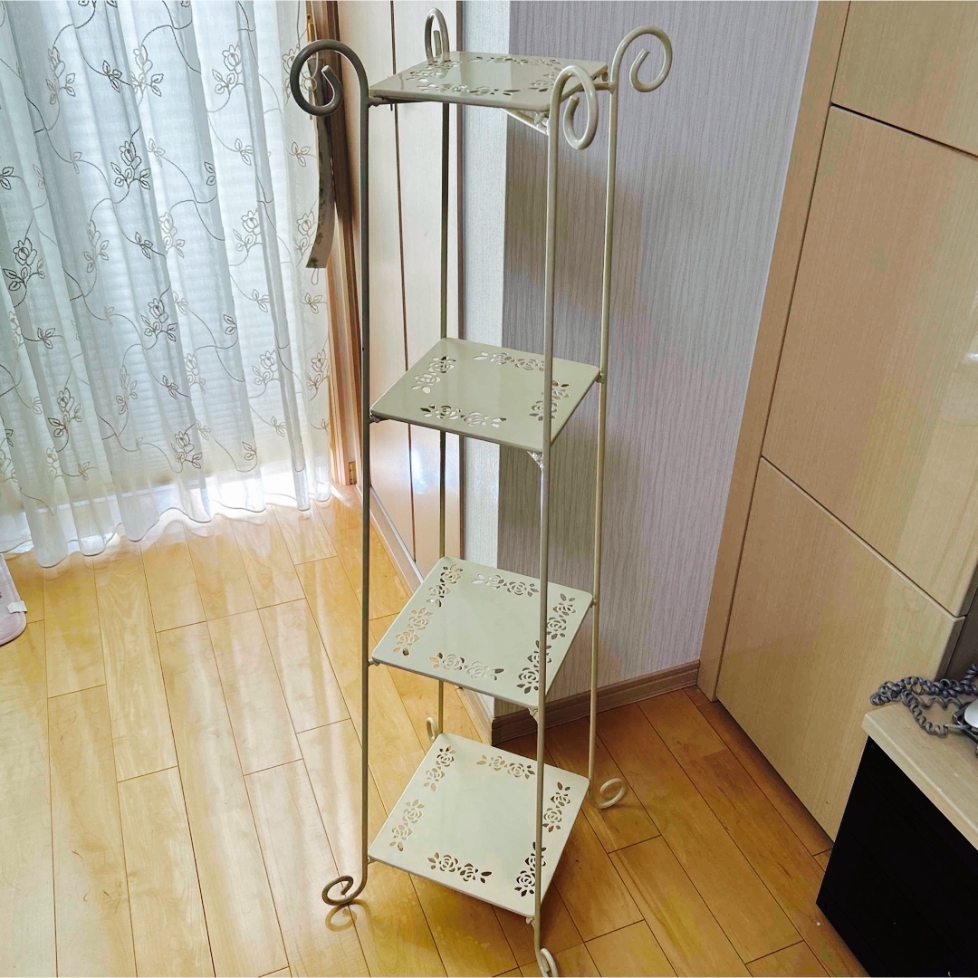 イマン アイアン ローズ 4段シェルフ ラック クリーム色 飾り棚