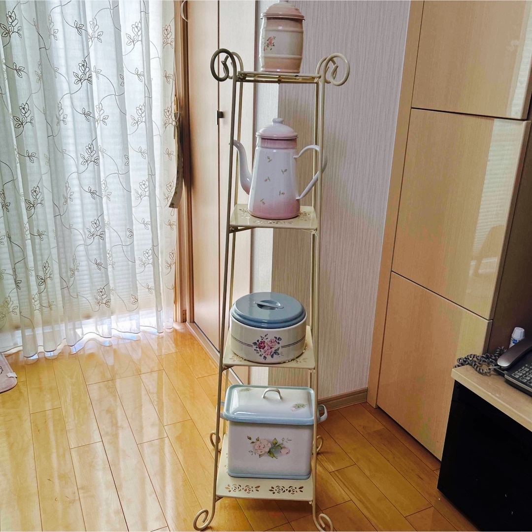 イマン アイアン ローズ 4段シェルフ ラック クリーム色 飾り棚