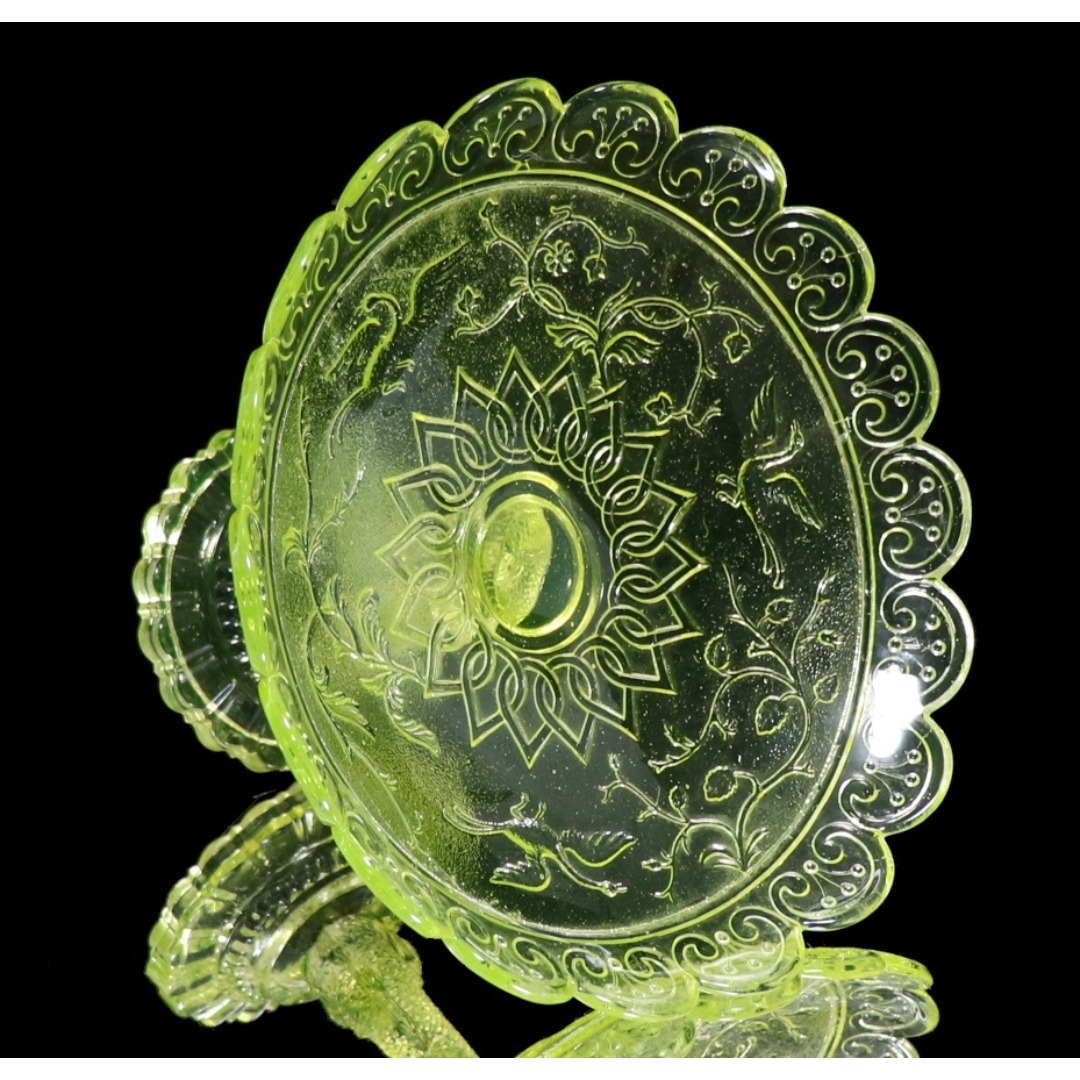 オールド・バカラ(BACCARAT) 1880年 ウランガラス製 大型コンポート