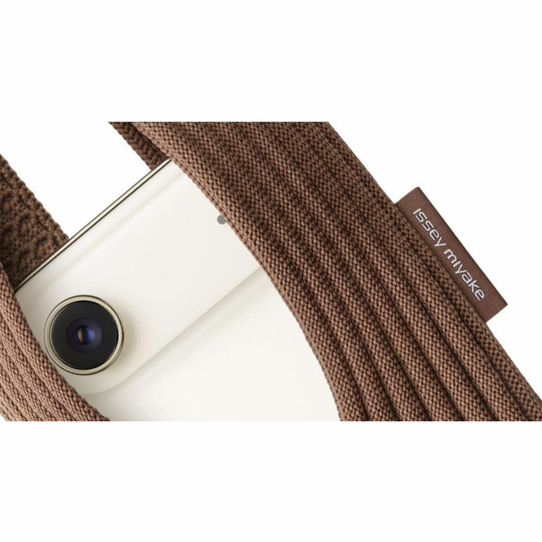 Apple - iPhone Pocket by ISSEY MIYAKE ショート シナモンの通販 by