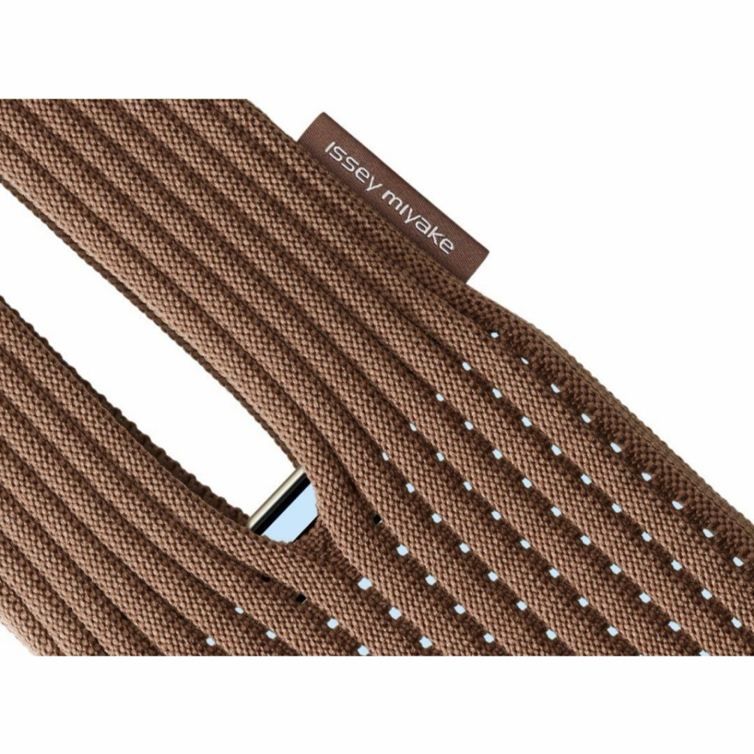 Apple - iPhone Pocket by ISSEY MIYAKE ショート シナモンの通販 by