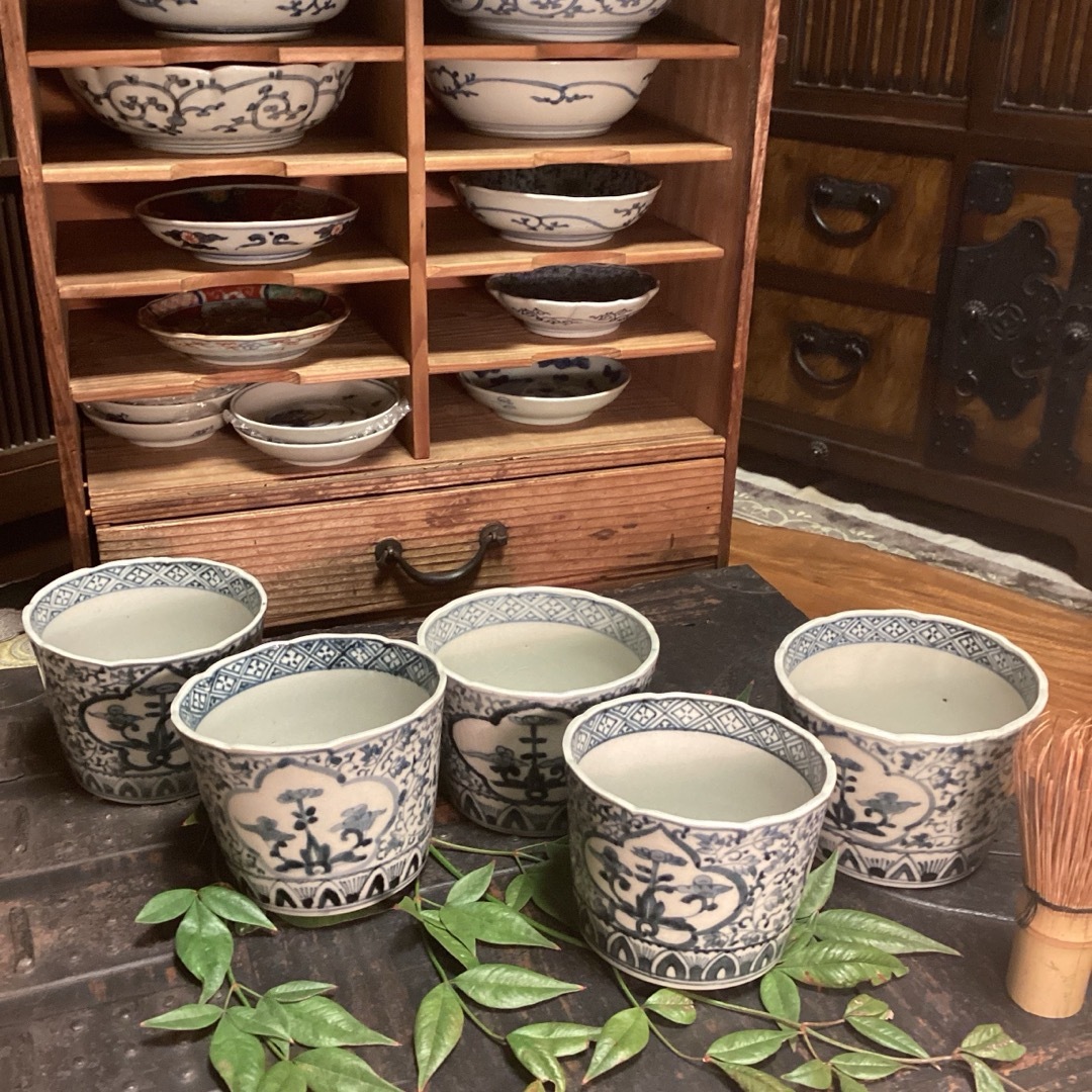 A1044 古伊万里 花唐草 窓絵菊紋様 蕎麦猪口 向付 1客