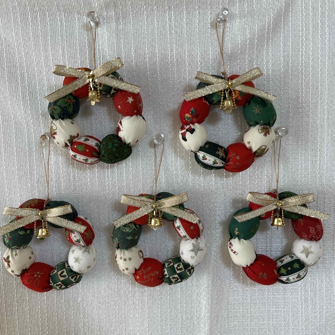 クリスマスリース 5個組 布 ハンドメイドの通販 by まーみん's shop
