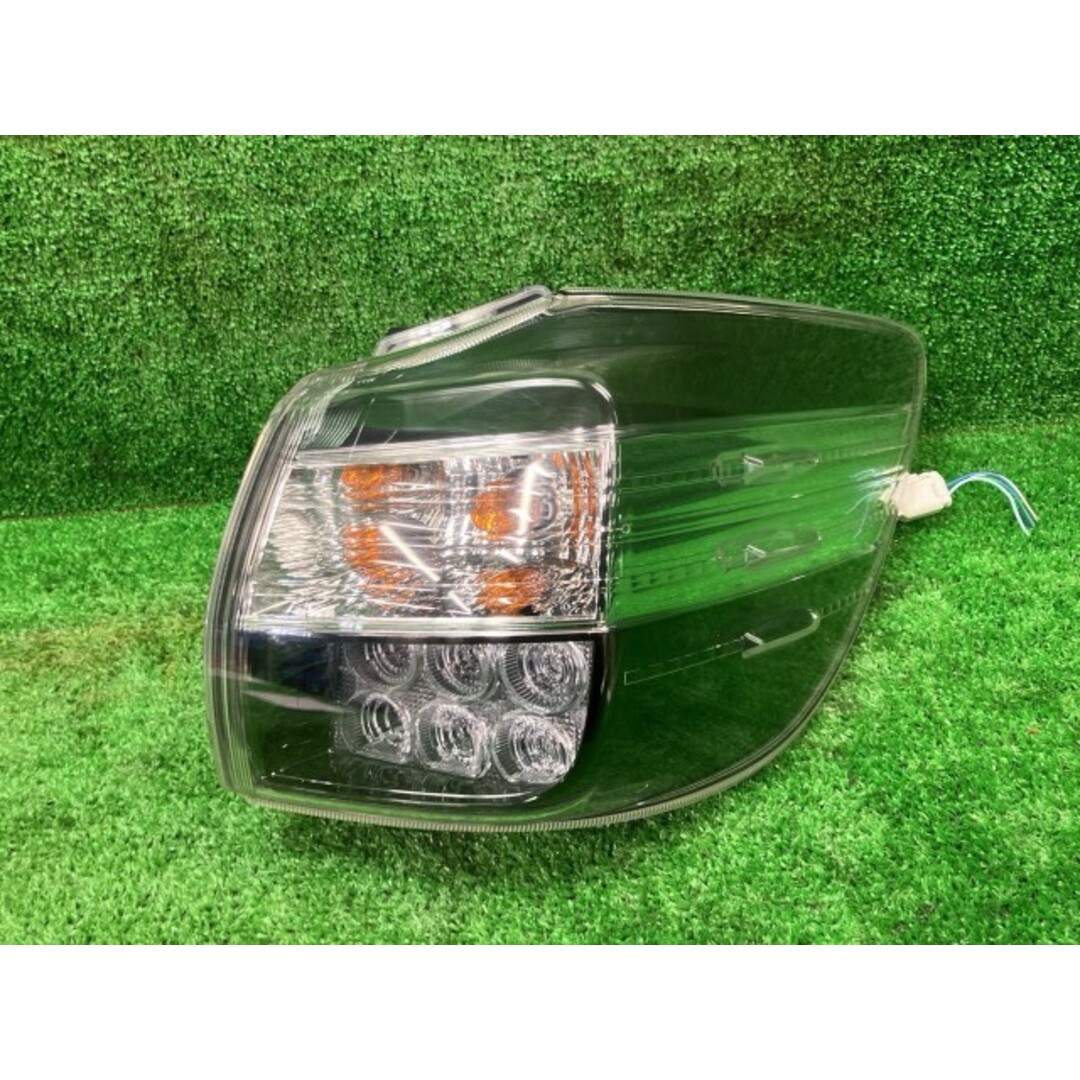 トヨタ - ウィッシュ ZGE25W 右テールランプ・テールライト 1.8S