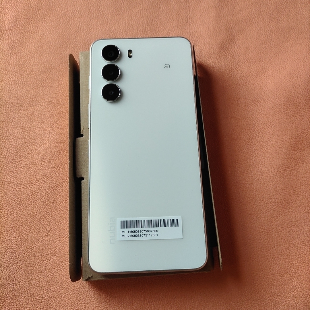 nubia - ZTE nubia S 5G ホワイトの通販 by きり's shop｜ヌビアならラクマ