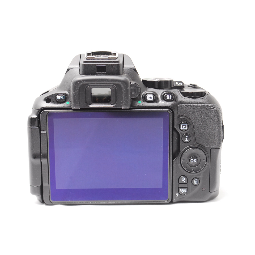 Nikon - 【使用回数僅少】美品 Nikon D5500 手ぶれ補正レンズ付き WiFi
