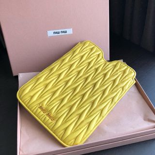 MIU MIU（iPadケース）のフリマアイテム一覧