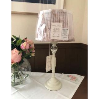 LAURA ASHLEY（テーブルスタンド）のフリマアイテム一覧