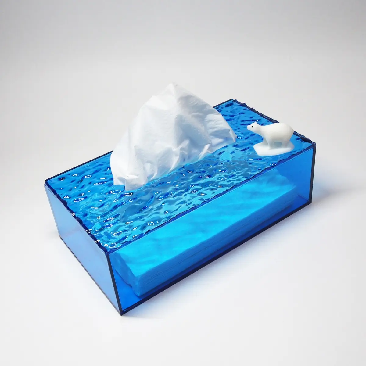 SNSで話題「氷山になるティッシュケース」が商品化 水面の影が涼しげな