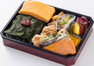 塚だまだし巻きと国産銀鮭のいろどり海苔弁当 1,080円｜塚田農場おべん