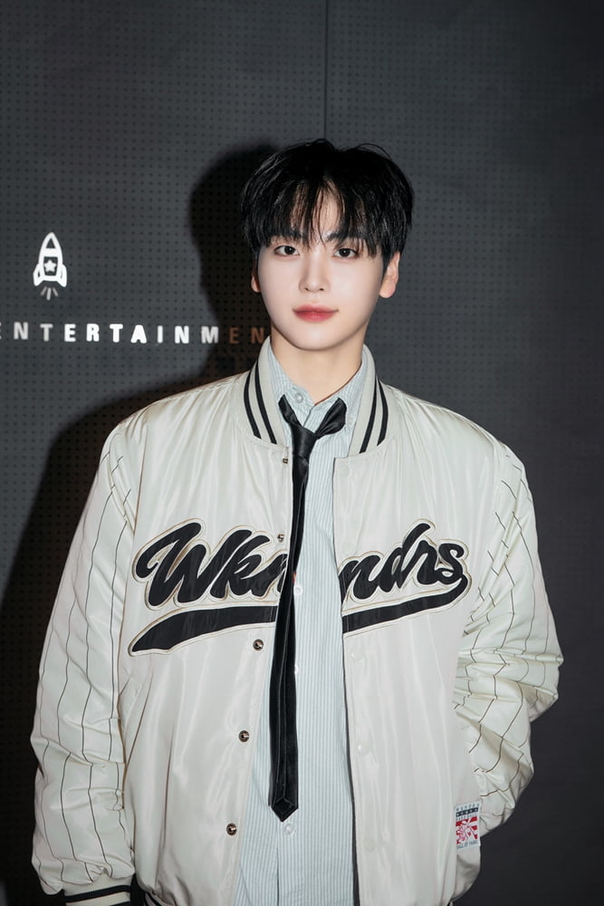 CRAVITYのヒョンジュン、新シーズンの『週刊アイドル』MCに抜擢！