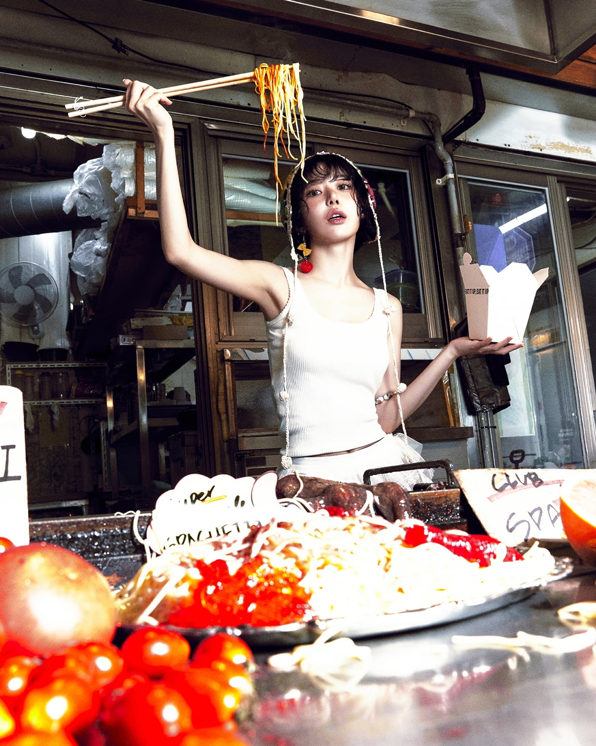 LE SSERAFIM、独特なビジュアルコンセプトでカムバックを予熱