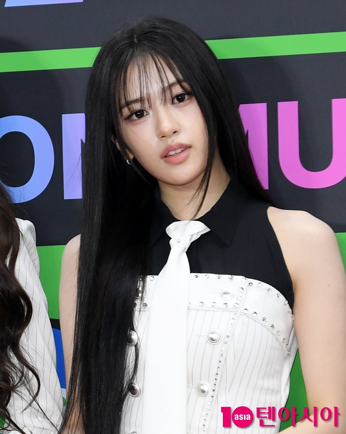 アイブのアン・ユジン、MMA2025レッドカーペットに登場