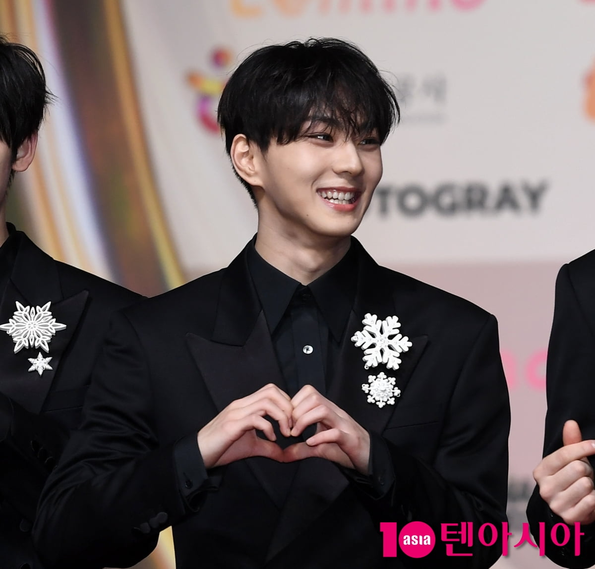 エンハイプンのジョンウォン、2025 SBS 歌謡大典のレッドカーペットに登場