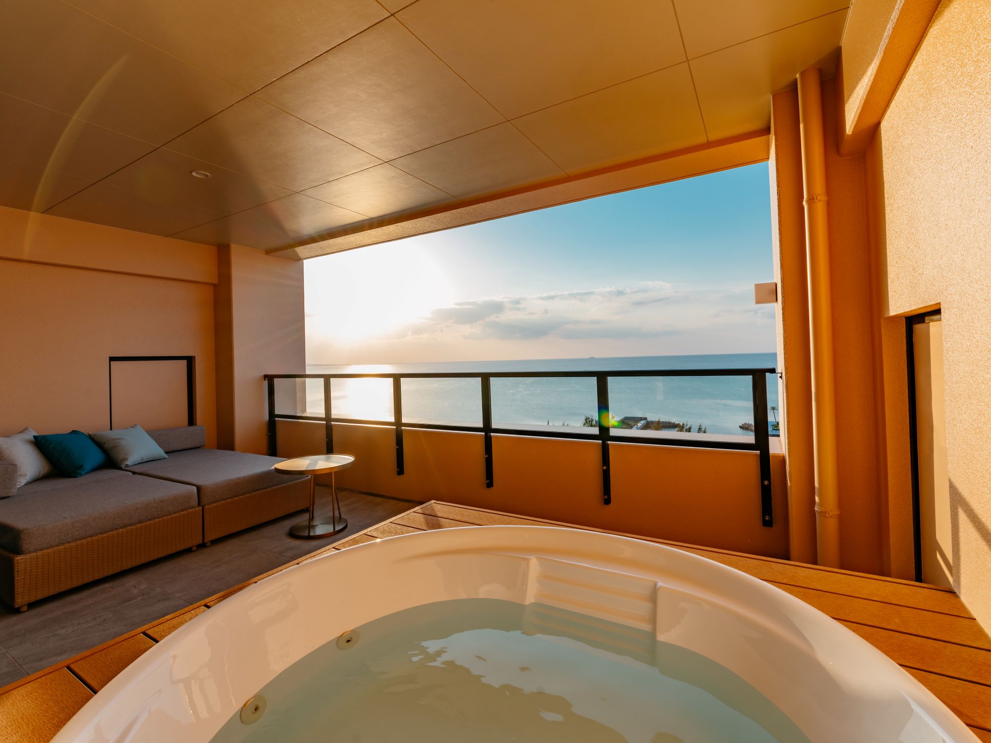 AQUASENSE Hotel & Resort - 宿泊予約・飛行機付き予約｜価格が魅力！