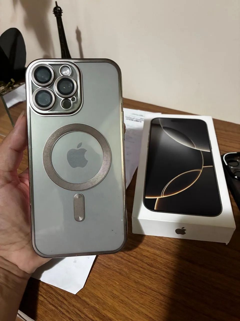 iPhone 16 Pro Max 256G !! Bateria 100% - Celulares e Smartphones