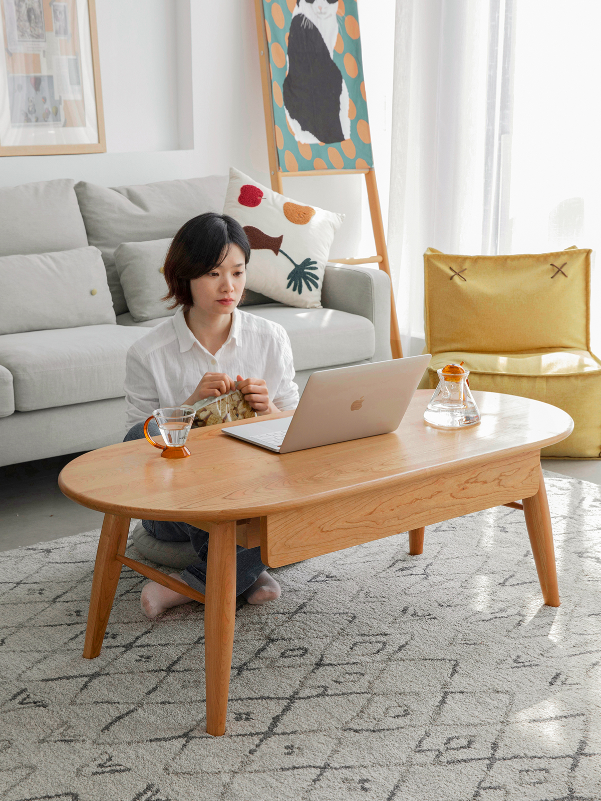 引き出し付き楕円形ウッドセンターテーブル | 収納力と美しさを両立