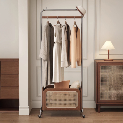 ラタンバスケット付きハンガーラック | 通気性抜群のラタン素材 多機能