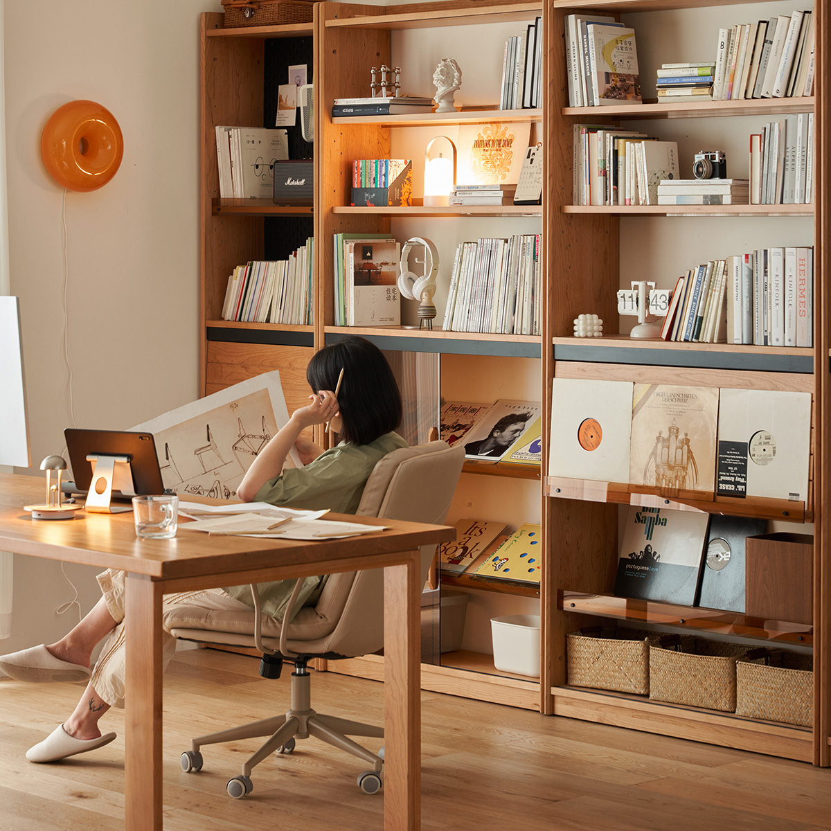 Woody Prime Cherry 多機能木製ブックシェルフ | ナチュラルな表情で多