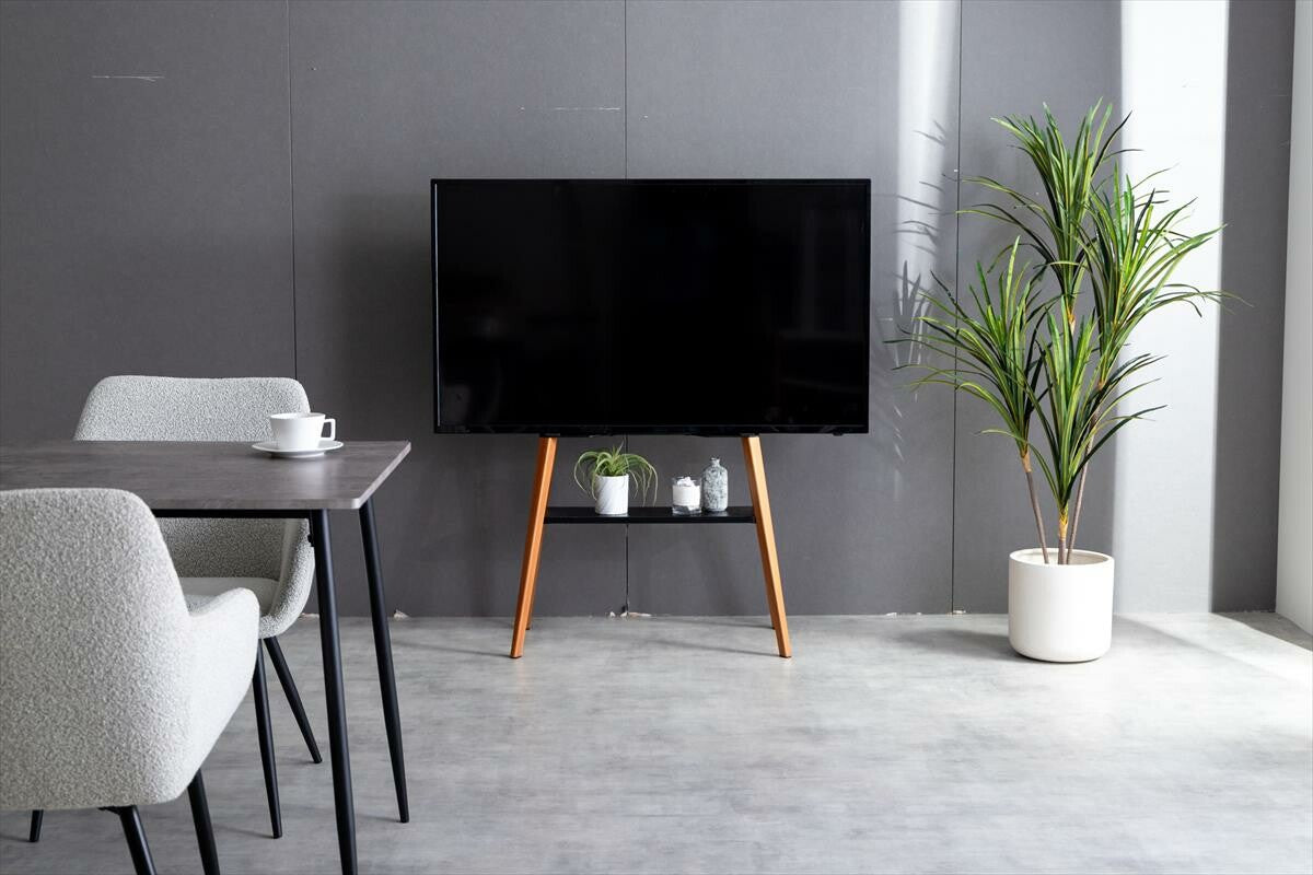 モダン棚付きイーゼルタイプテレビスタンド | 見やすさと収納性を