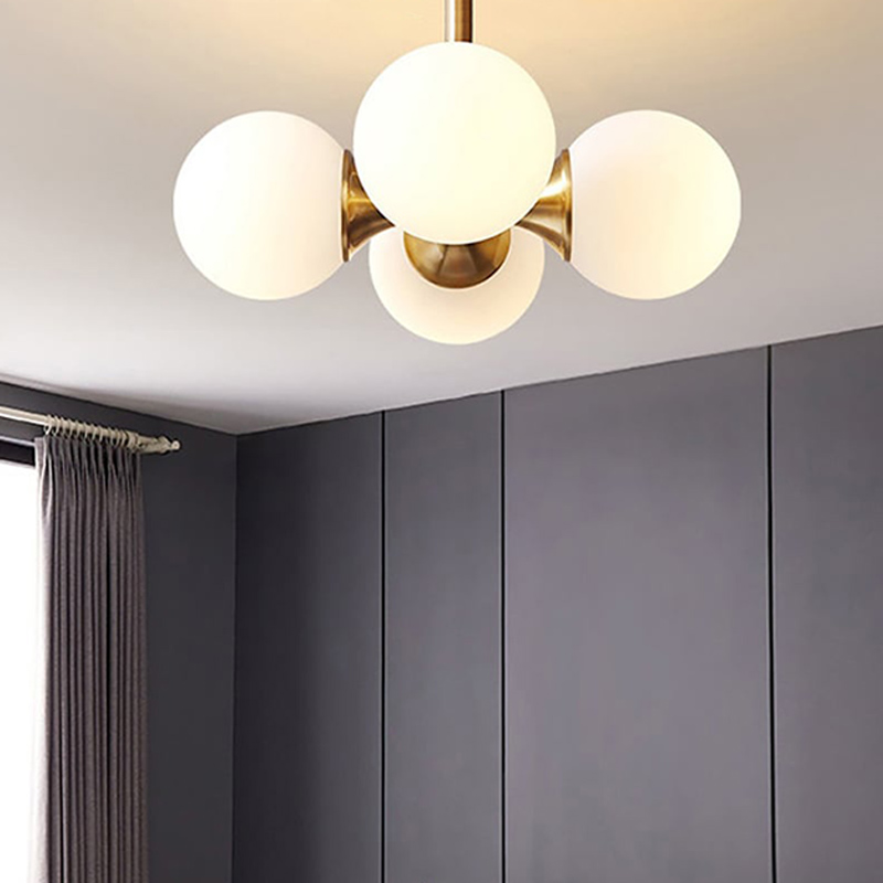 グローブシェードミニシャンデリア | 柔らかな光で演出 小空間に映える