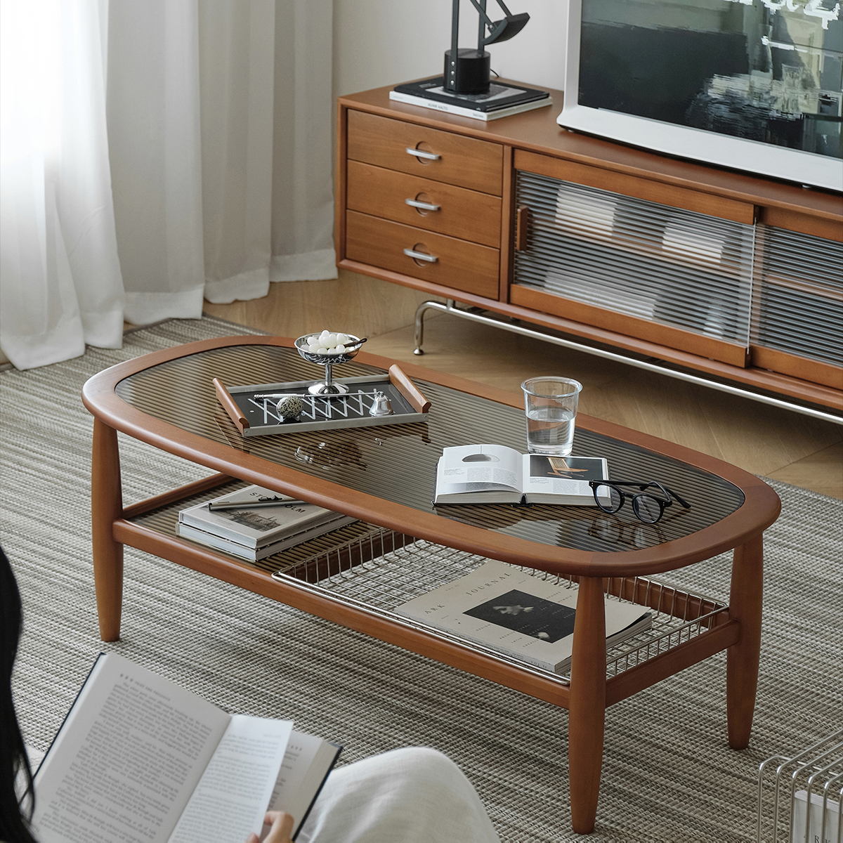 ツゲ材 楕円形のガラスティーテーブル | ヴィンテージ感漂うエレガント