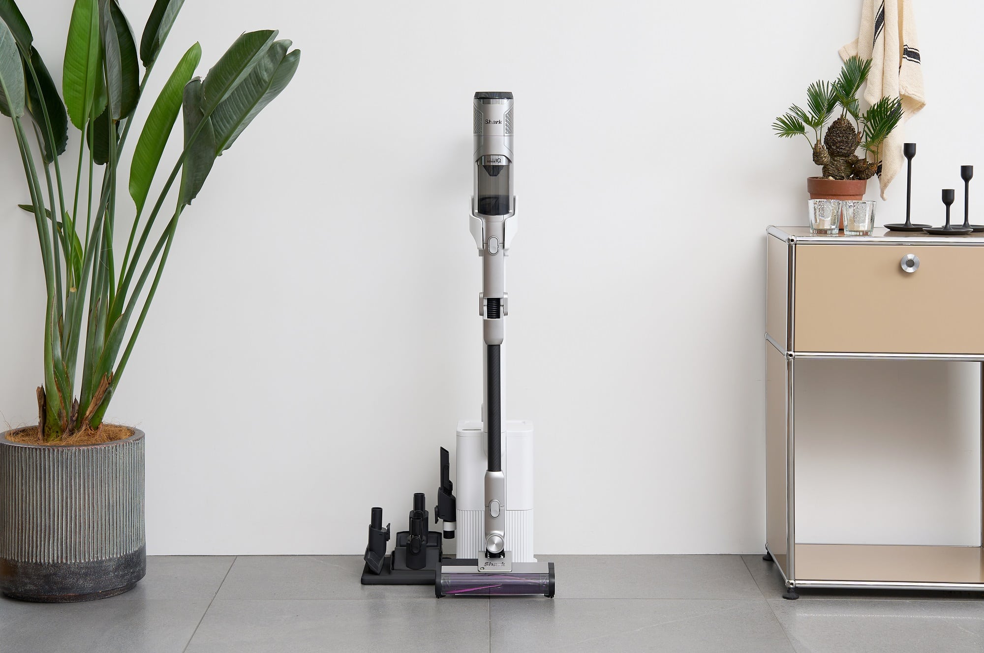 最新の掃除機はここまできた！ “センサーにお任せ”のSharkのコードレス