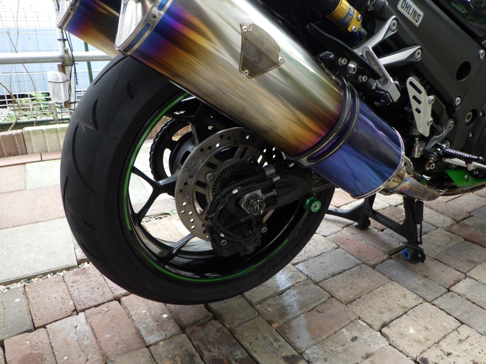 KAWASAKI ZX-14R「リアホイールベアリングの交換とアライメントの修正