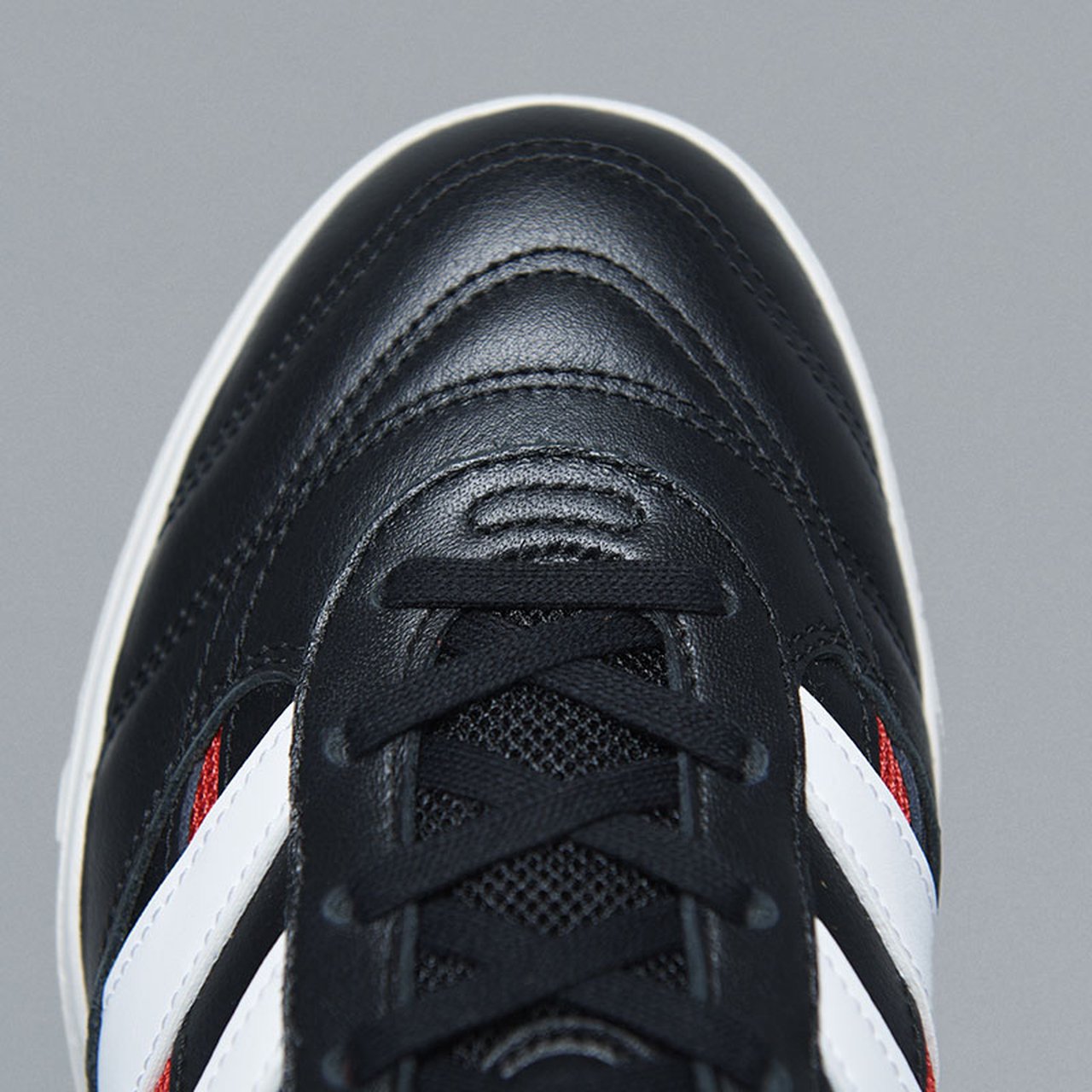 アディダスの「サンバ」じゃないほう。街で履くもうひとつのサッカー