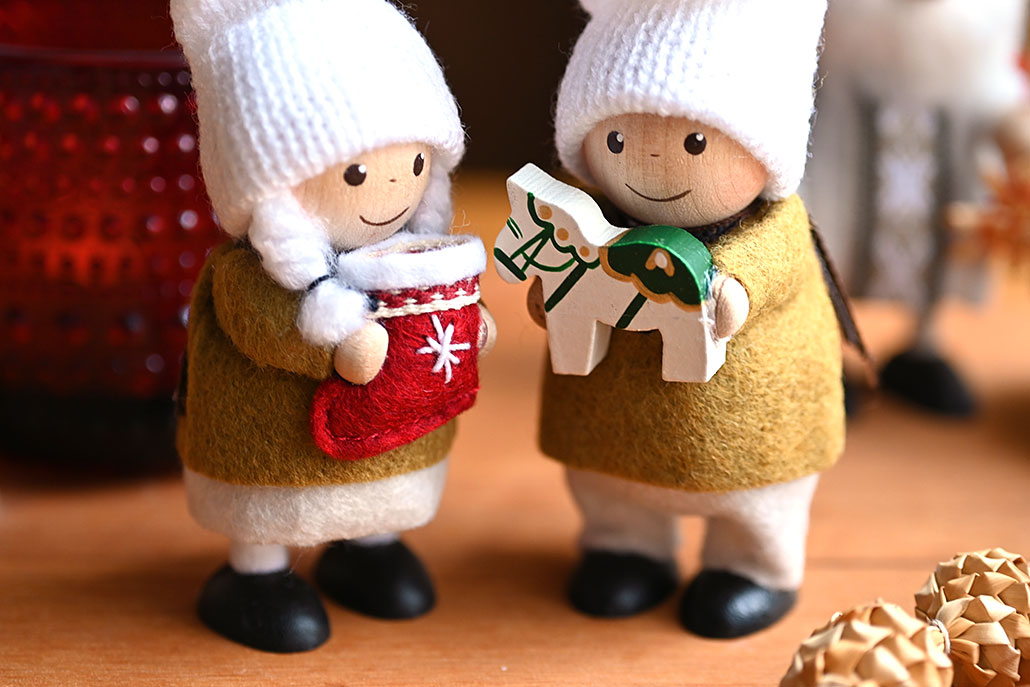 ノルディカニッセ ダーラナホースを持った男の子 ユール・ヒュッゲ