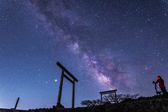 夏の星座11選】夏の大三角形・北斗七星・一等星の見つけ方と星空観賞の