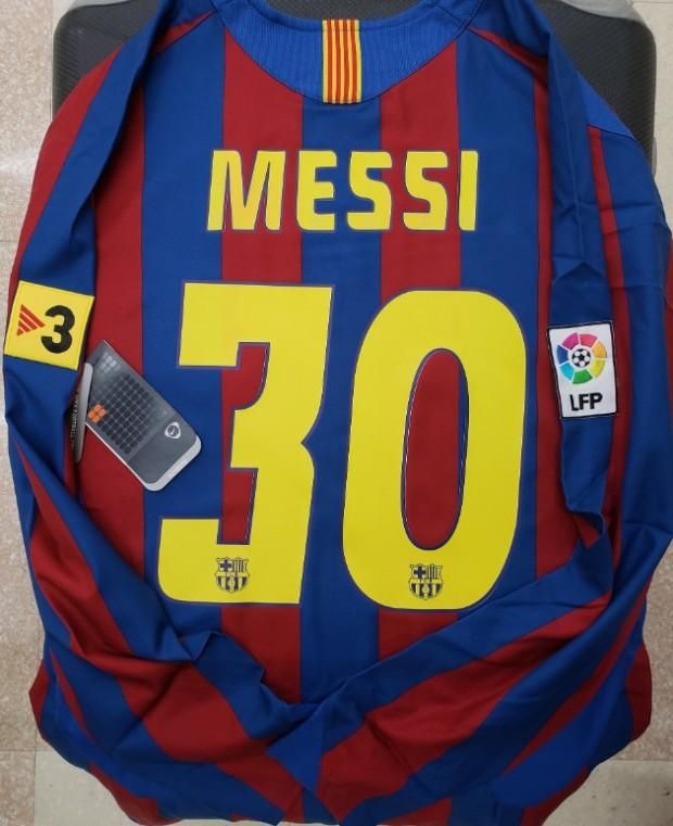 FCバルセロナ（H）05/06 長袖 メッシ＃30 + TV3パッチ付き！